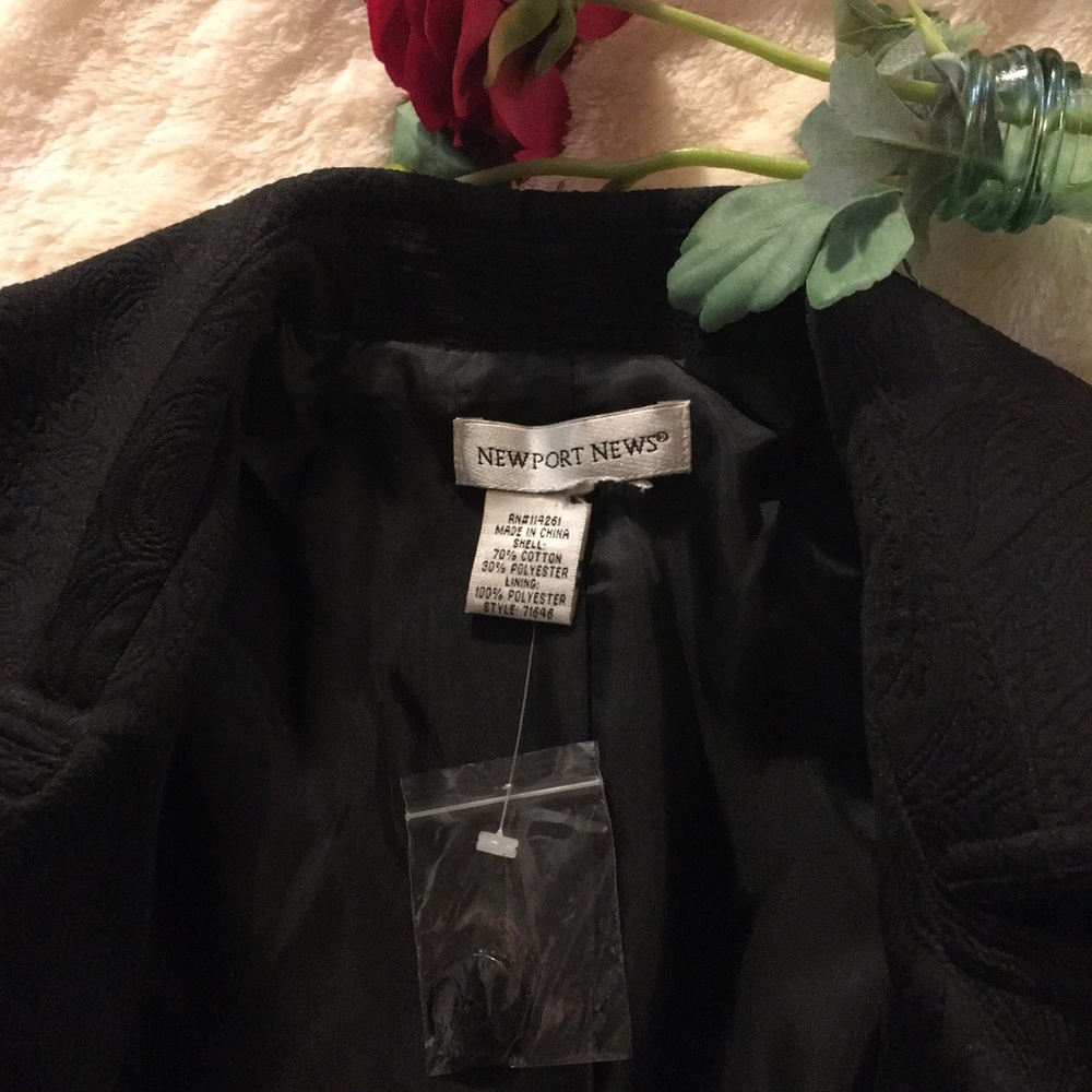 Newport News-Cropped  blk/double breasted jacket. - Picture 7 of 10